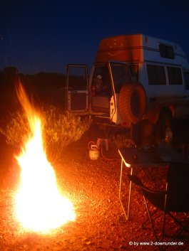 Lagerfeuer am Schlafplatz im Outback_2