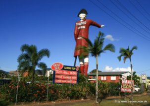 Captain Cook Figur in Cairns