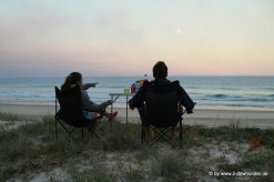 Kati und Falk abends am Strand von Fraser Island